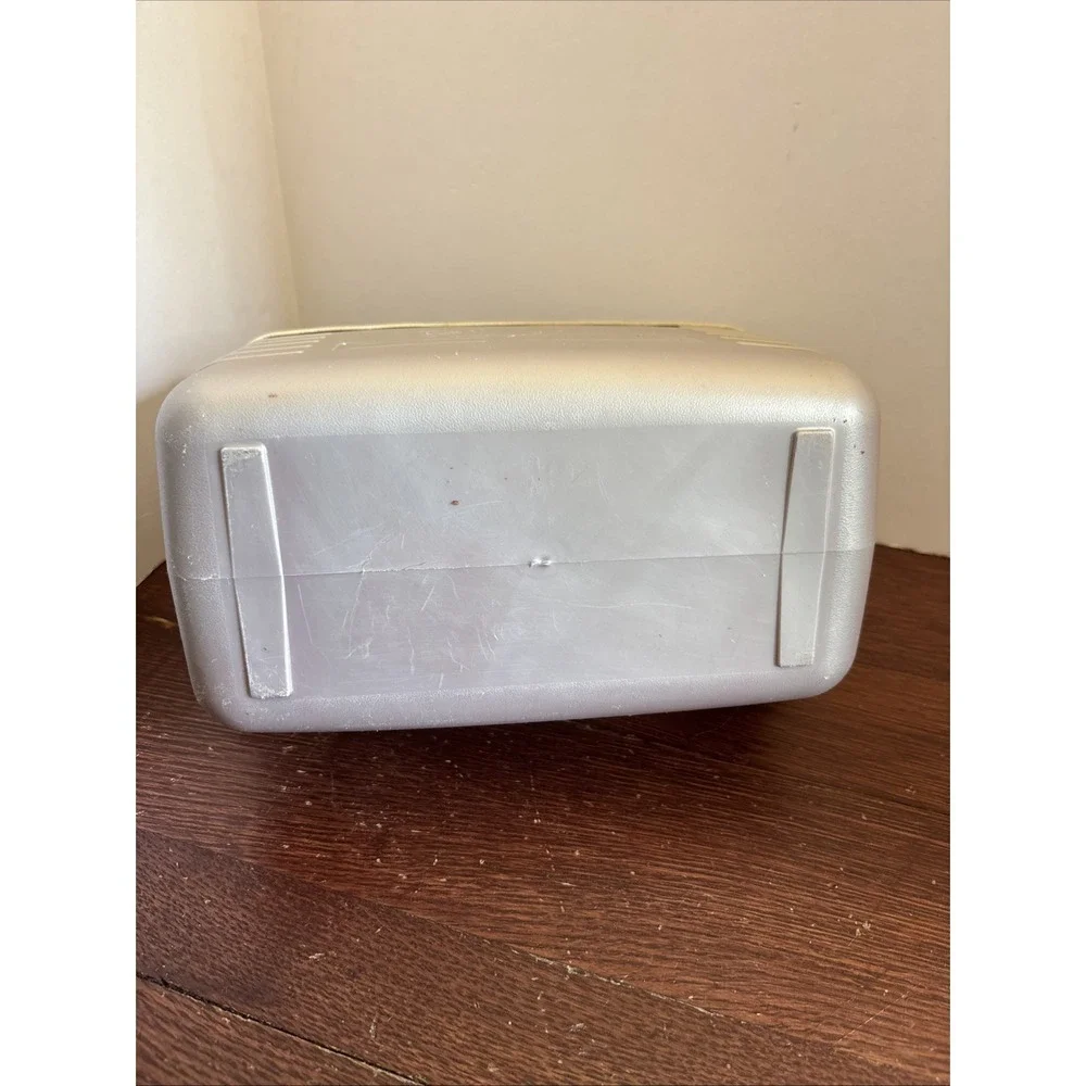 RARE Rubbermaid Lavender Pearl Accents Cooler Model 2901 Holds 3‎ Cans Or Lunch